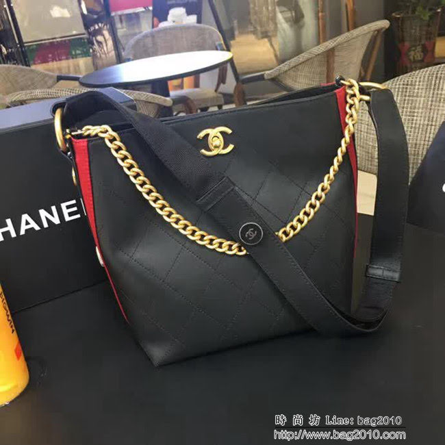 香奈兒CHANEL 93659 93660 2018秋冬 小牛皮金屬扣肩帶嬉皮包手提單肩包 DSC2100